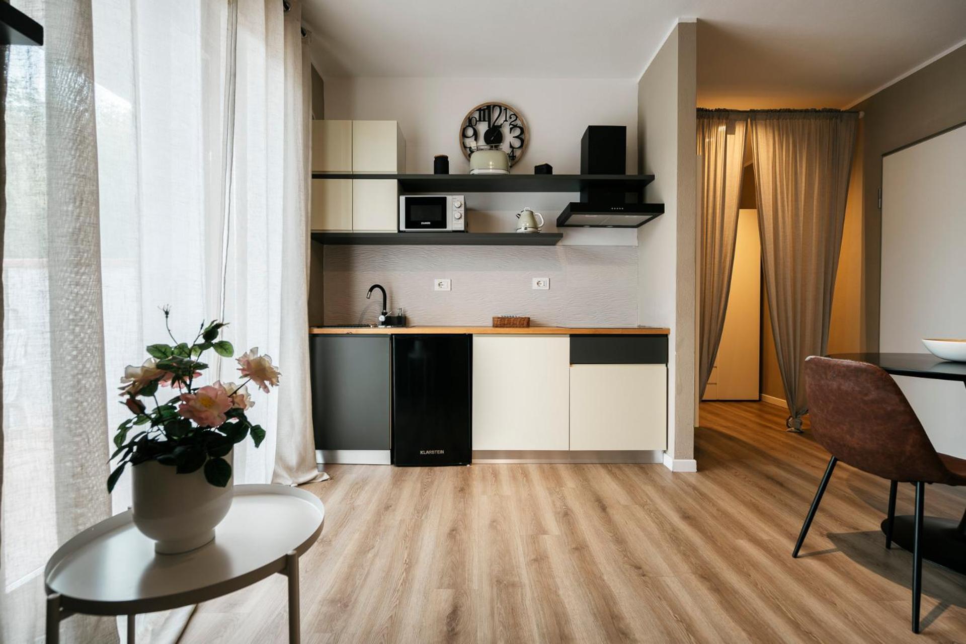 Mistral Apartments Пунтоне-ди-Скарлино Экстерьер фото